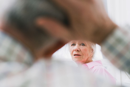 iemand persoon vrouw mevrouw (vergroot foto)